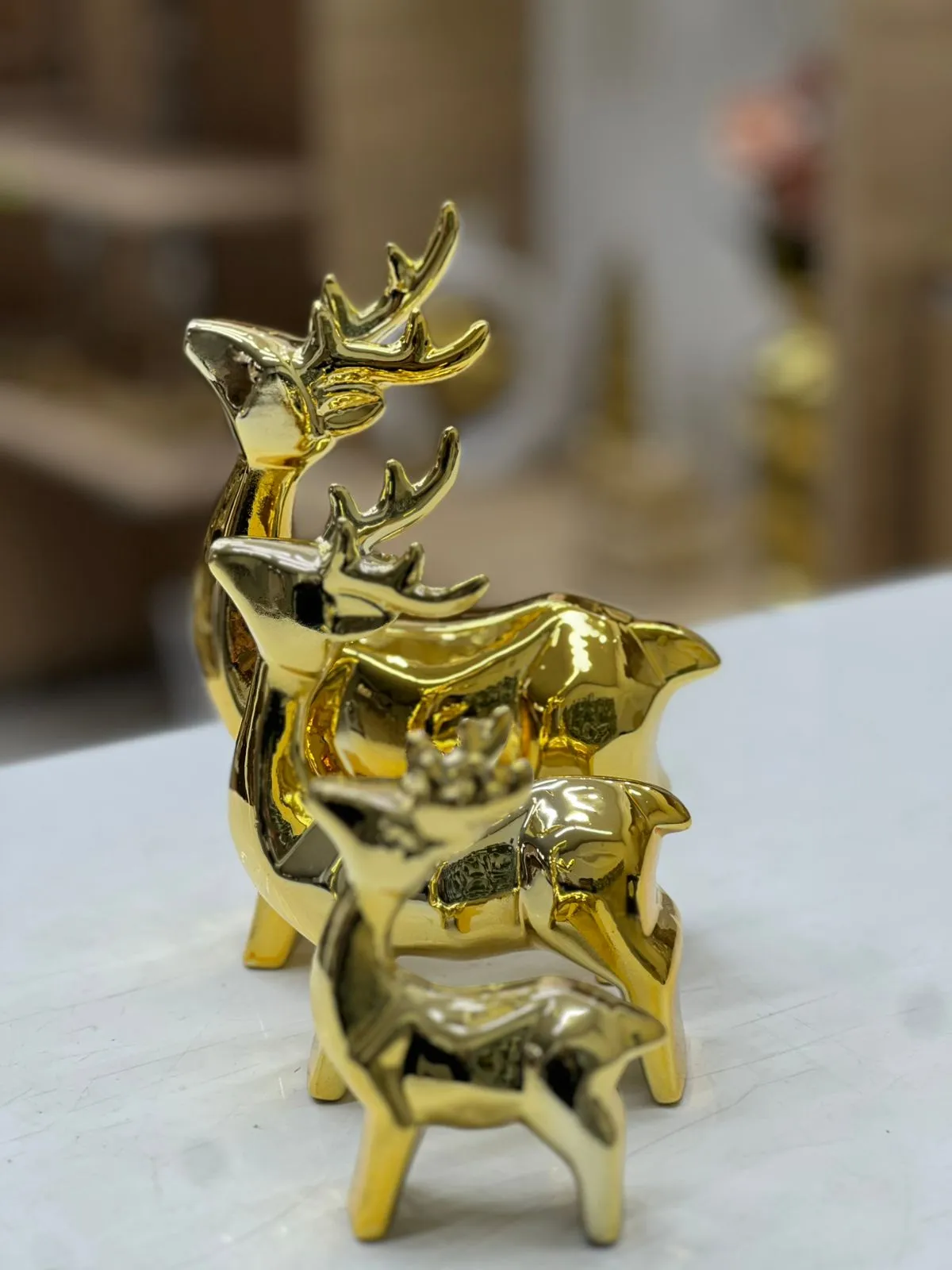 Ensemble de Cerfs Dorés Élégants - image 4