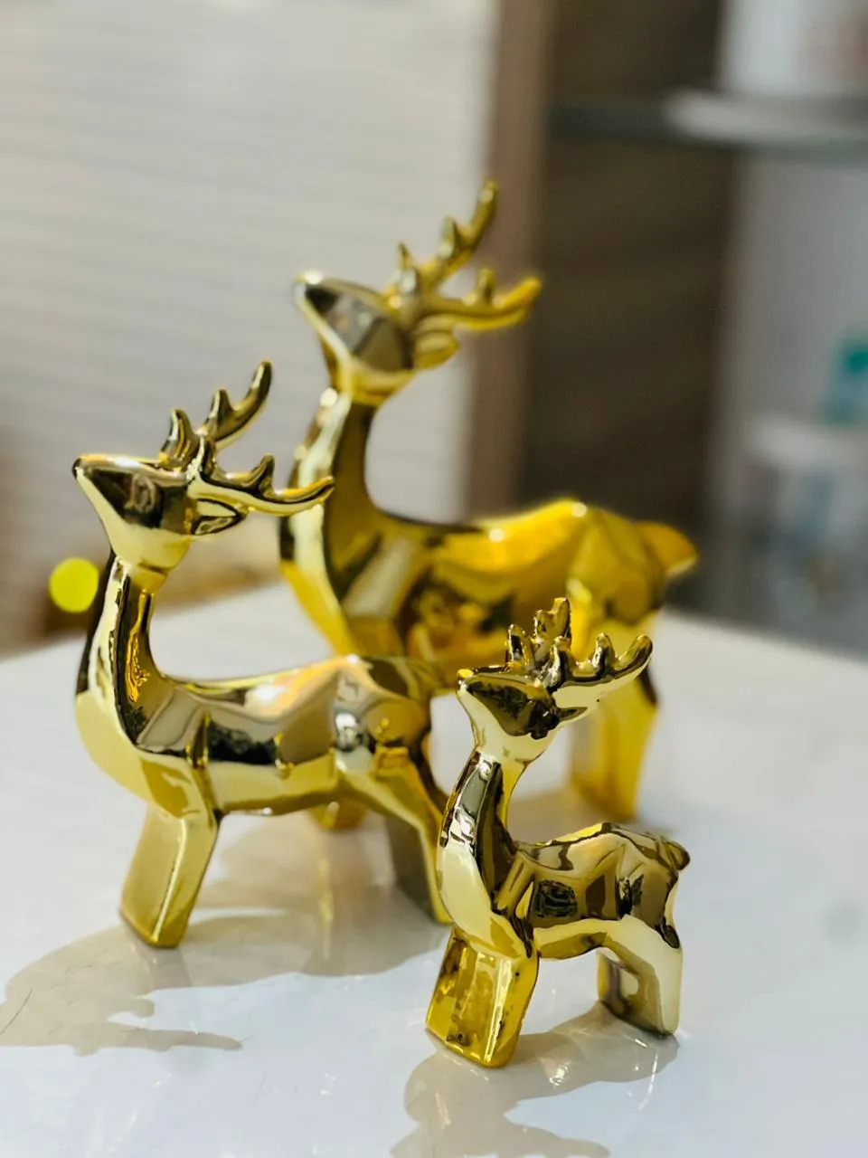 Ensemble de Cerfs Dorés Élégants - image 3