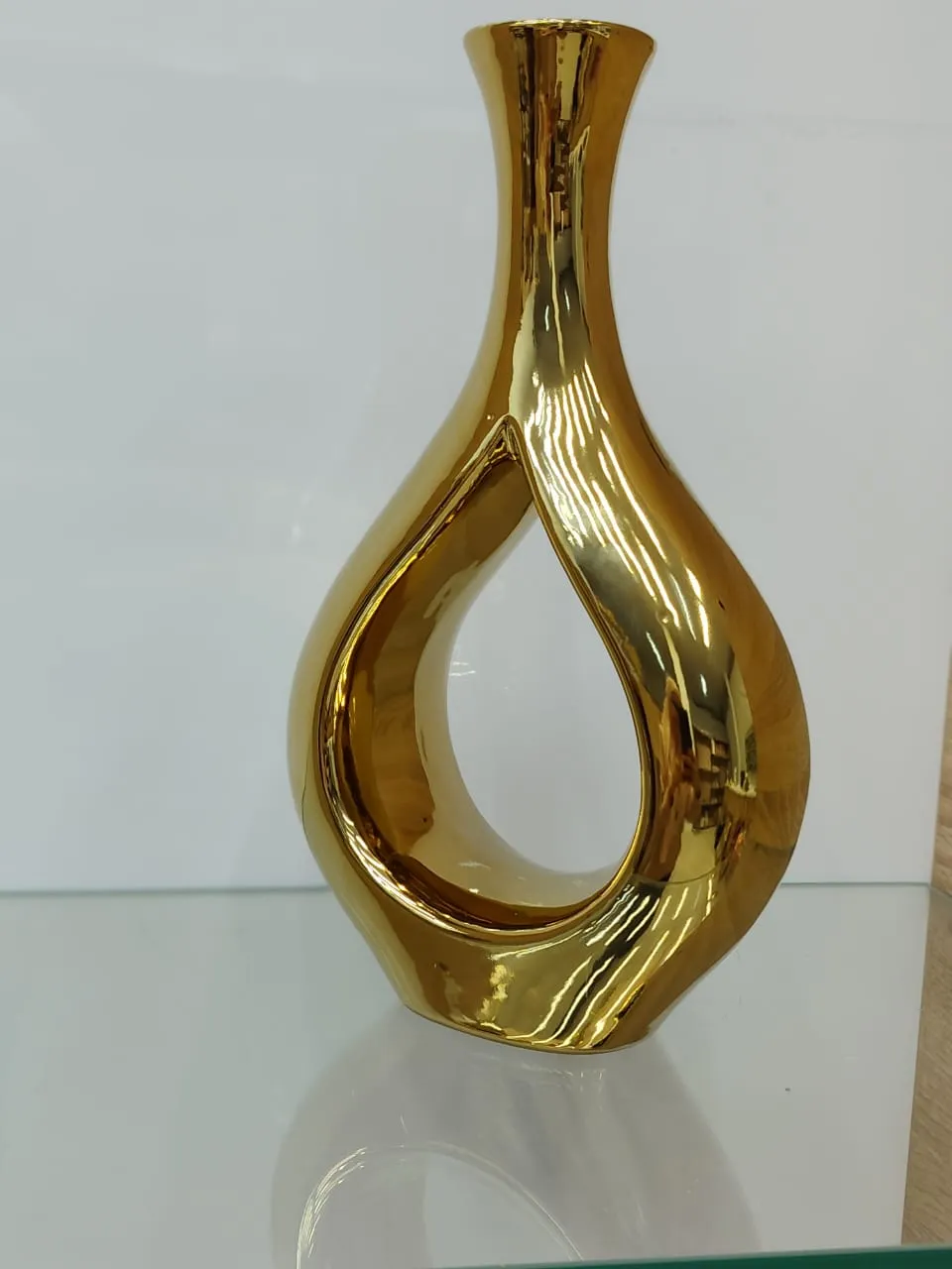 Vase Céramique Doré V1 – Forme Infini Torsadée - image 3