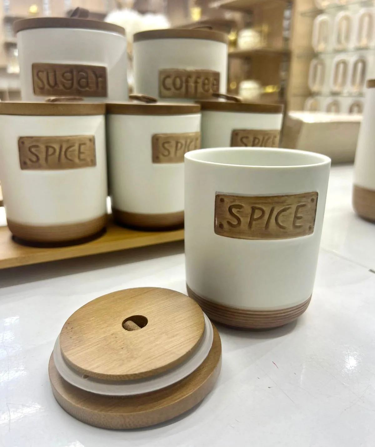 Ensemble de bocaux de cuisine en bambou et céramique - image 2