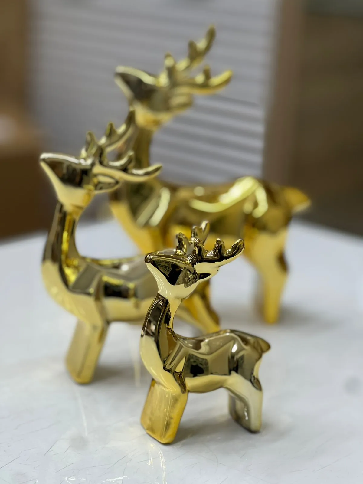 Ensemble de Cerfs Dorés Élégants - image 2